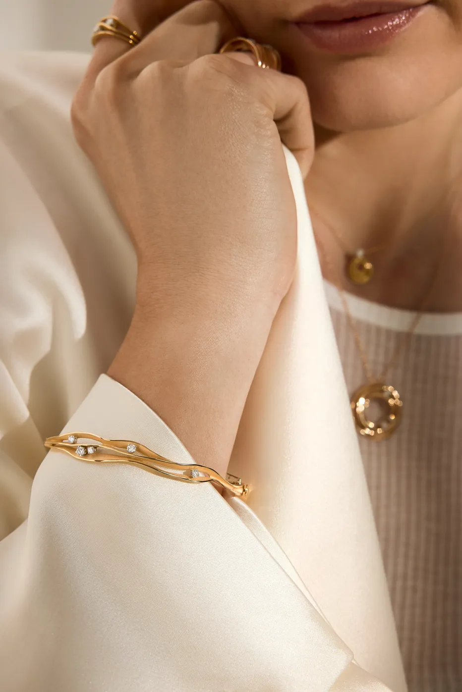 18ct Gold and Diamond Dune Bangle